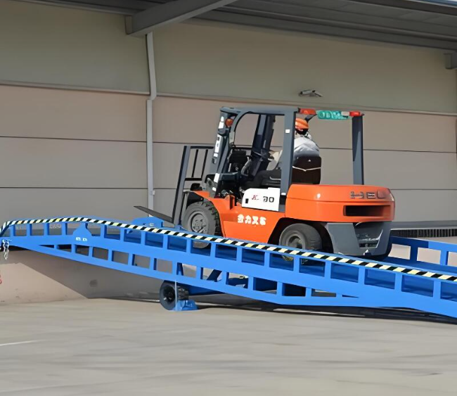 莲花移动式卸货平台（叉车用）